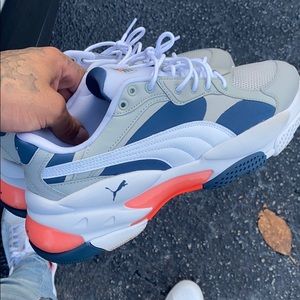 Sneakers size 10 pumas